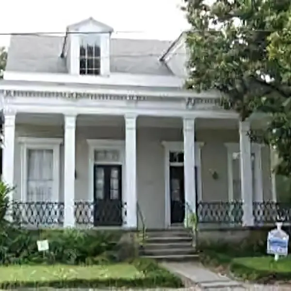 Historic Viavant Cottage - Jazz Fest/FairGrounds，位于新奥尔良的酒店