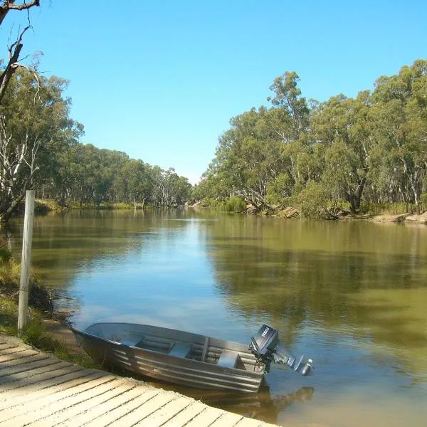 Deniliquin Riverside Caravan Park，位于德尼利昆的酒店