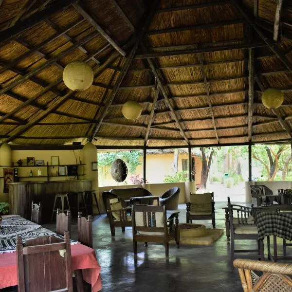 Mango Tree Lodge，位于Dhakela的酒店