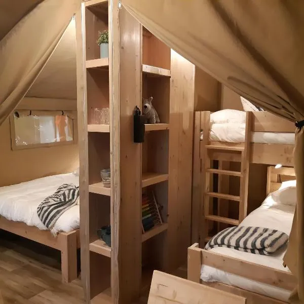 Tente Familiale au Camping Hautoreille，位于Frécourt的酒店