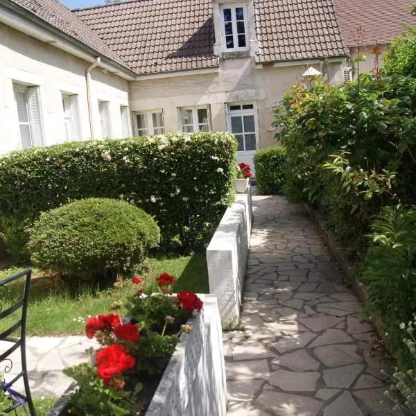 HOTEL LA COGNETTE A 25 Kilomètres de Châteauroux et 30 Kilomètres de Bourges，位于伊苏丹的酒店