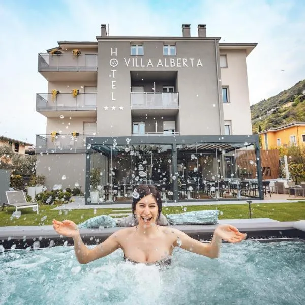 艾伯塔别墅酒店，位于Crosano的酒店