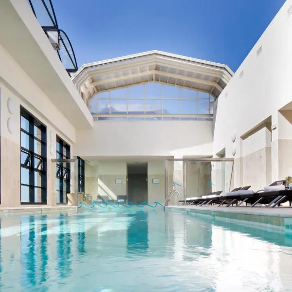 米兰星际大酒店，位于加尔巴尼亚泰米拉内塞的酒店