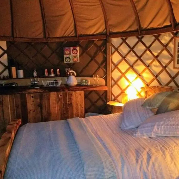 Bembridge Harbour Yurt - Log Burner - WiFi，位于本布里奇的酒店
