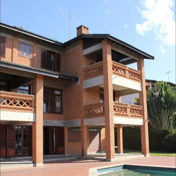 Aconchegante e ampla casa na Granja Viana，位于Itapevi的酒店