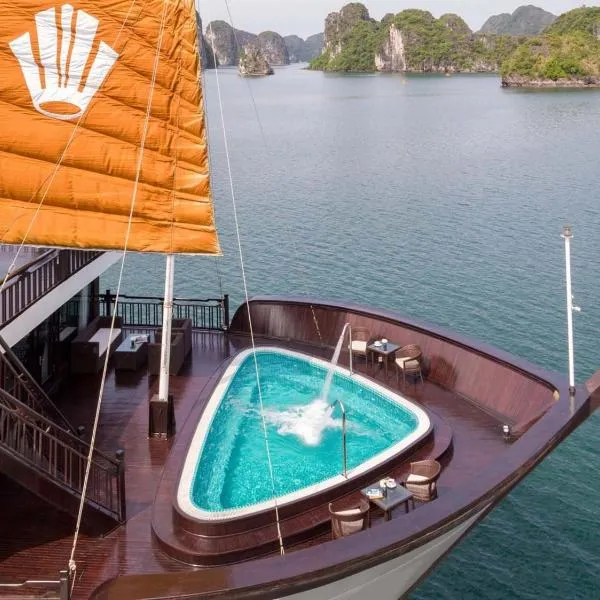 Genesis Luxury Regal Cruises，位于下龙湾的酒店