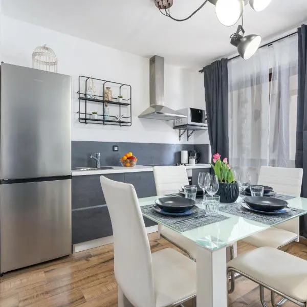 Apartments Ariana，位于乌马格的酒店