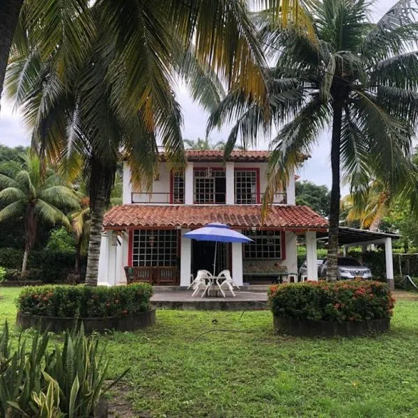 Cabaña de playa San José Coveñas，位于El Porvenir的酒店