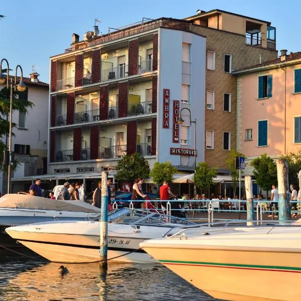 AMBRA HOTEL - The only central lakeside hotel in Iseo，位于萨莱马拉西诺的酒店