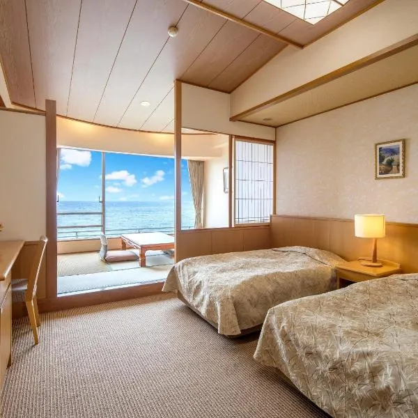 Mikazuki Sea-Park Hotel Katsuura，位于Iwada的酒店