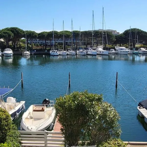 Marina Lairan Vue sur l'eau et les bateaux de Port Camargue 2étoiles F，位于拉格朗德默特的酒店