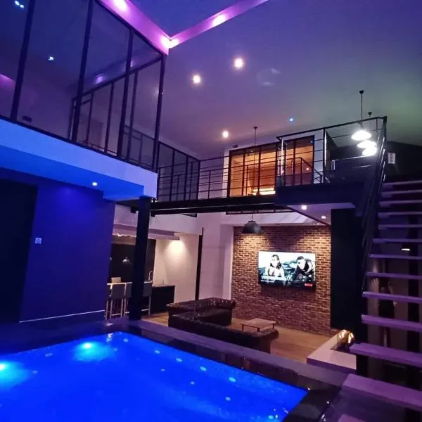loft d architecte spa sauna billard 12 places ultra contemporain，位于Ferrière-la-Grande的酒店
