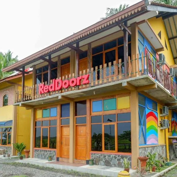 RedDoorz near Yogyakarta International Airport，位于Glagah的酒店