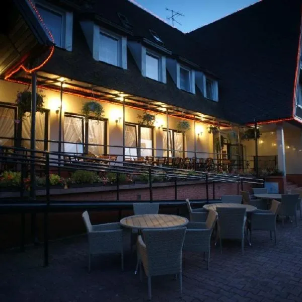Zajazd Trzy Dęby，位于Nowosiolki-Kolonia的酒店