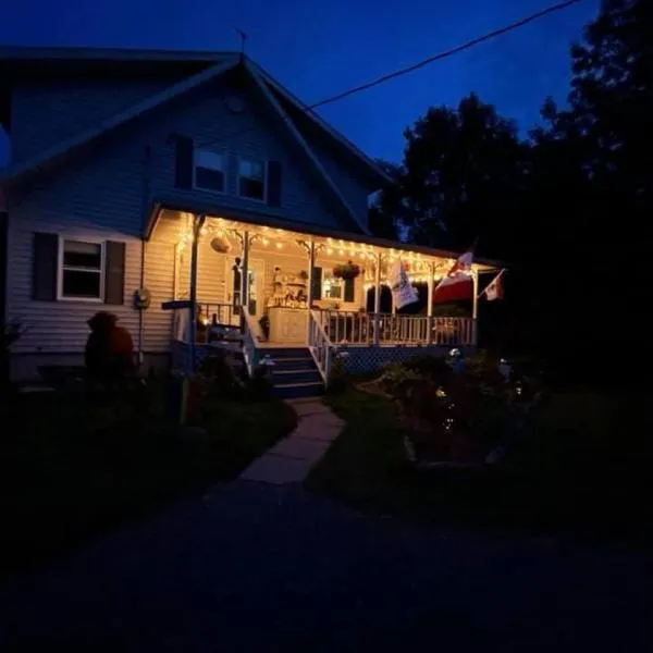 Forest & Lake PEI Bed & Breakfast，位于Surrey的酒店