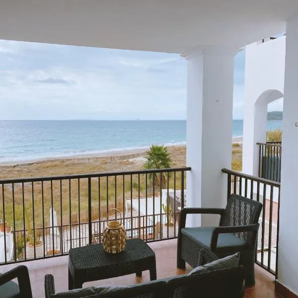 Amazing view in Playa den Bossa，位于圣何塞德萨塔莱阿的酒店