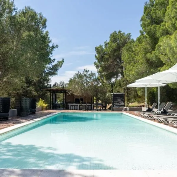 Magnificent Villa Marama In The Midst Of Ibiza’s Countryside，位于圣乔治的酒店