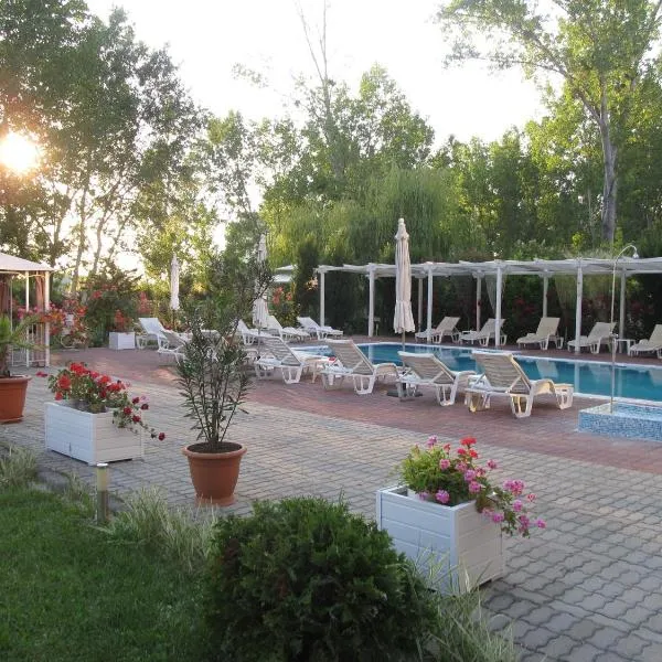 Apartments and studios in Cote d’Azure，位于阳光海滩的酒店