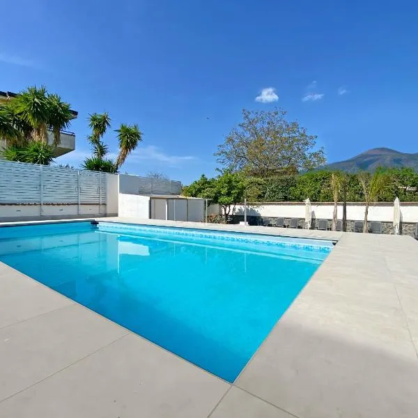 Terrazza sul Vesuvio con piscina，位于Terzigno的酒店