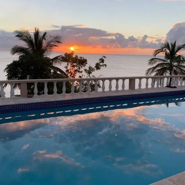 Oceanfront 3 bedrooms, 4beds, AC, WiFi, luxury villa，位于Woodlands的酒店