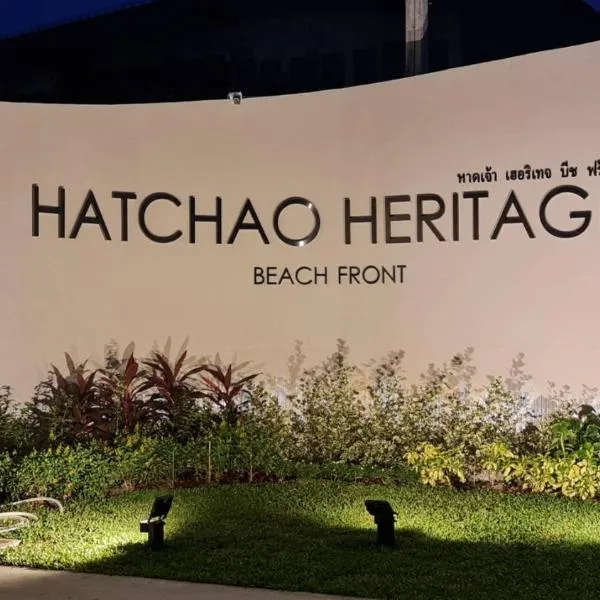 HATCHAO HERITAGE BEACH FRONT RESORT，位于Ban Bang Kaeo的酒店