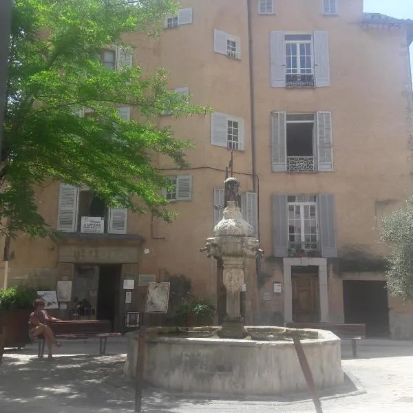 Apartment in the heart of Cotignac，位于Pontevès的酒店