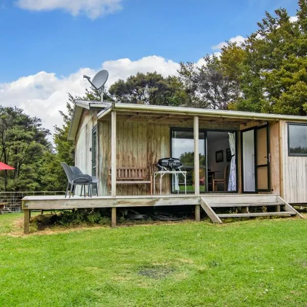 Totara Folly - Mangawhai Holiday Home，位于芒阿法埃的酒店