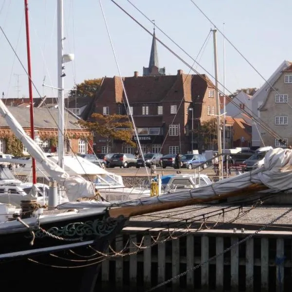 Det Gamle Hotel Rudkøbing，位于Illebølle的酒店