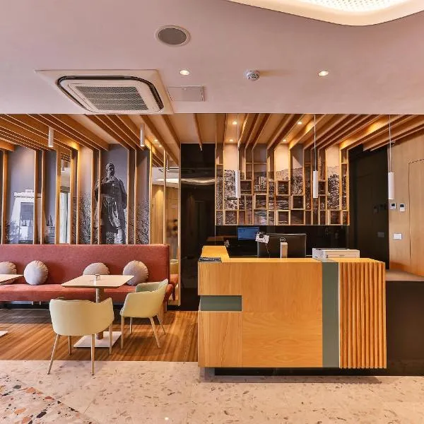 Carine Hotel Centar，位于波德戈里察的酒店