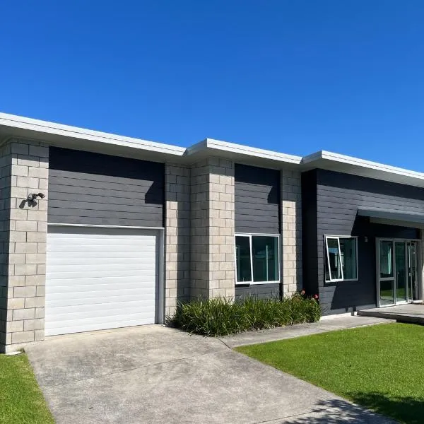 Surfers Retreat - Waihi Holiday Home，位于蒂阿罗哈的酒店