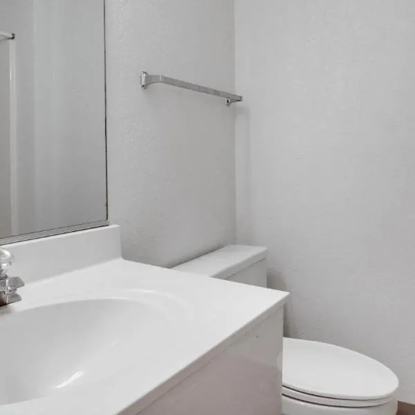 Quality Inn Shawnee North I-40，位于肖尼的酒店