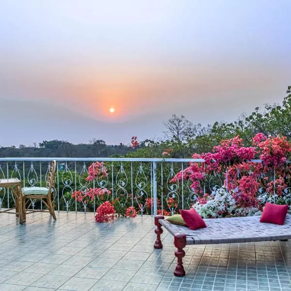 SaffronStays Sunglade, Kashid - ocean-view villa near Kashid Beach，位于Nandgaon的酒店