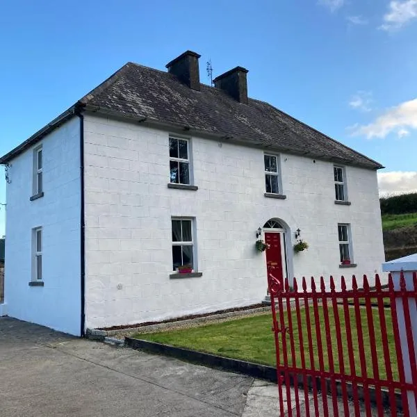 Entire Farmhouse in Tipperary，位于Goldings Cross的酒店