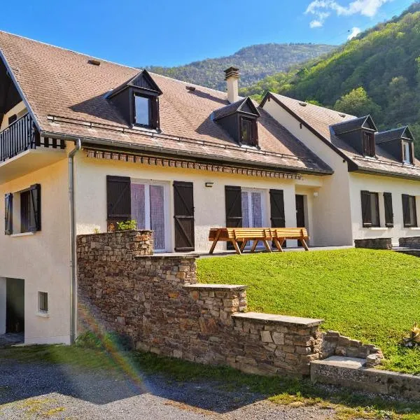 Grande villa avec jardin privatif - Bagnères de Luchon，位于Burgalays的酒店