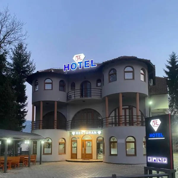 Hotel5E，位于Ciri Kače的酒店
