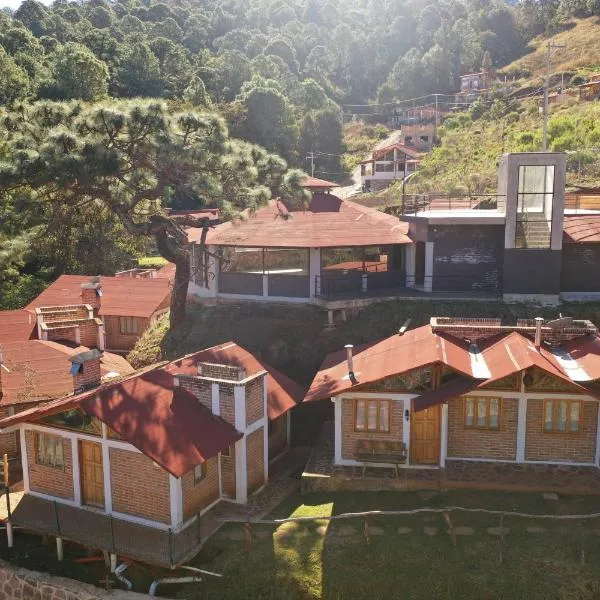 Los Pirineos，位于马萨米特拉的酒店