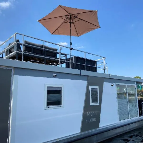 Hausboot Claudia Maasbommel，位于瓦赫宁根的酒店