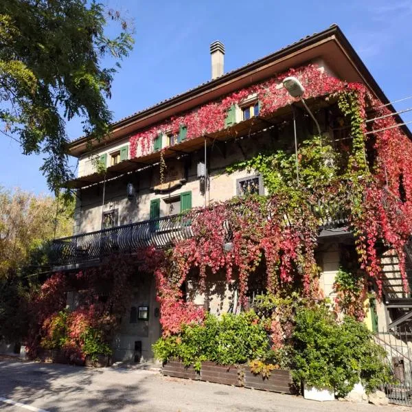 家庭故事住宿加早餐旅馆，位于奥扎诺-德尔艾米利亚的酒店