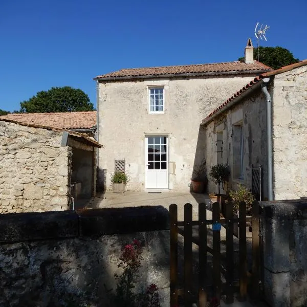 La Roche des Bois, maison classée *** (8 pers)，位于Saint-Laurent-de-la-Prée的酒店