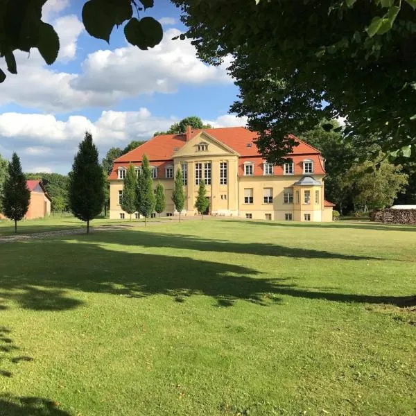 Schloss Grabow, Resting Place & a Luxury Piano Collection Resort, Prignitz Brandenburg，位于Groß Haßlow的酒店