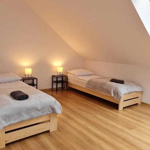 Apartamenty Pod Dachem，位于卢托维斯卡的酒店