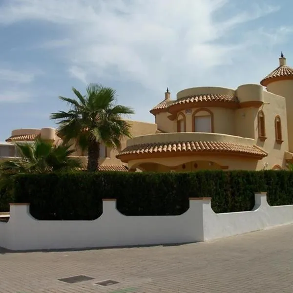 Luxury villa，位于伊斯兰蒂拉的酒店