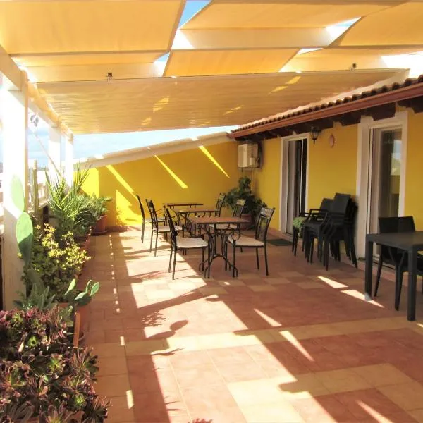 伊索拉迪斯安提奥科露台住宿加早餐旅馆，位于Maladroxia的酒店