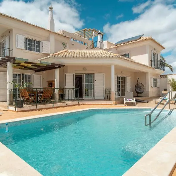 LV Premier Algarve FU1- pool, AC, garden, sea view，位于蒙卡拉帕舒的酒店
