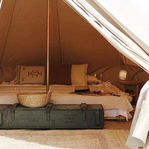 Bell Tent Parc Bûten Jubbega，位于迪弗尔的酒店