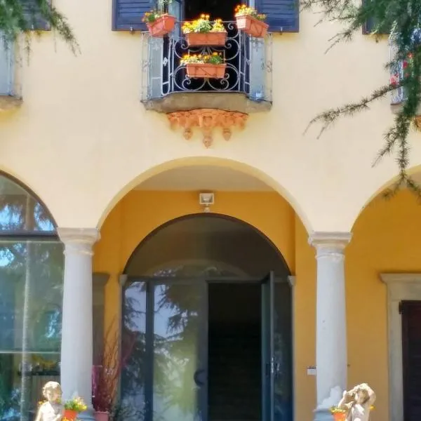 Villa Riva Lago - Apartment with garden and parking，位于塔韦尔诺拉贝尔加马斯卡的酒店