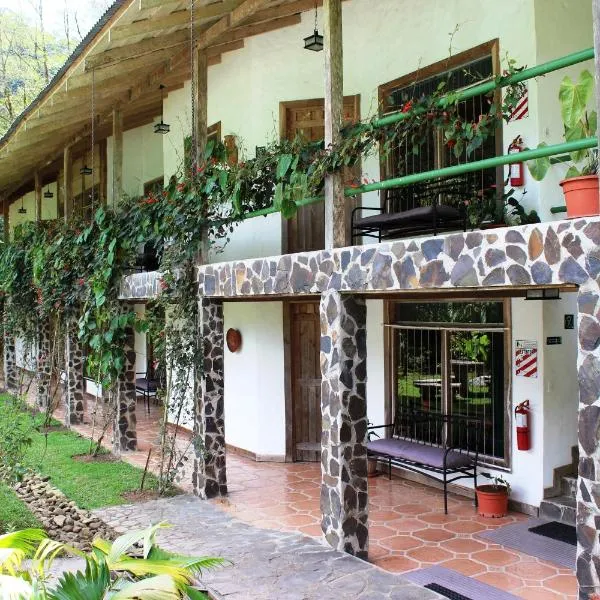 博斯克德拉巴斯自然保护区山林小屋，位于Río Segundo的酒店