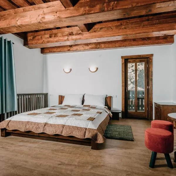 Pensiune și Camping Patru - Gheorgheni，位于Voşlobeni的酒店