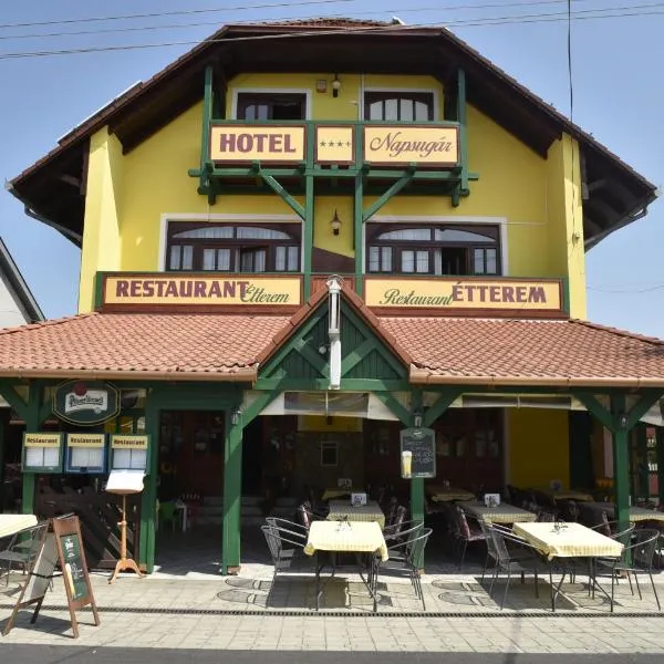 纳普苏格酒店，位于Balatonújlak的酒店