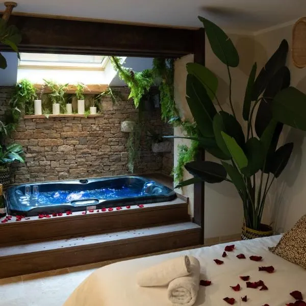 Hébergement insolite avec jacuzzi privatif Millau，位于米洛的酒店